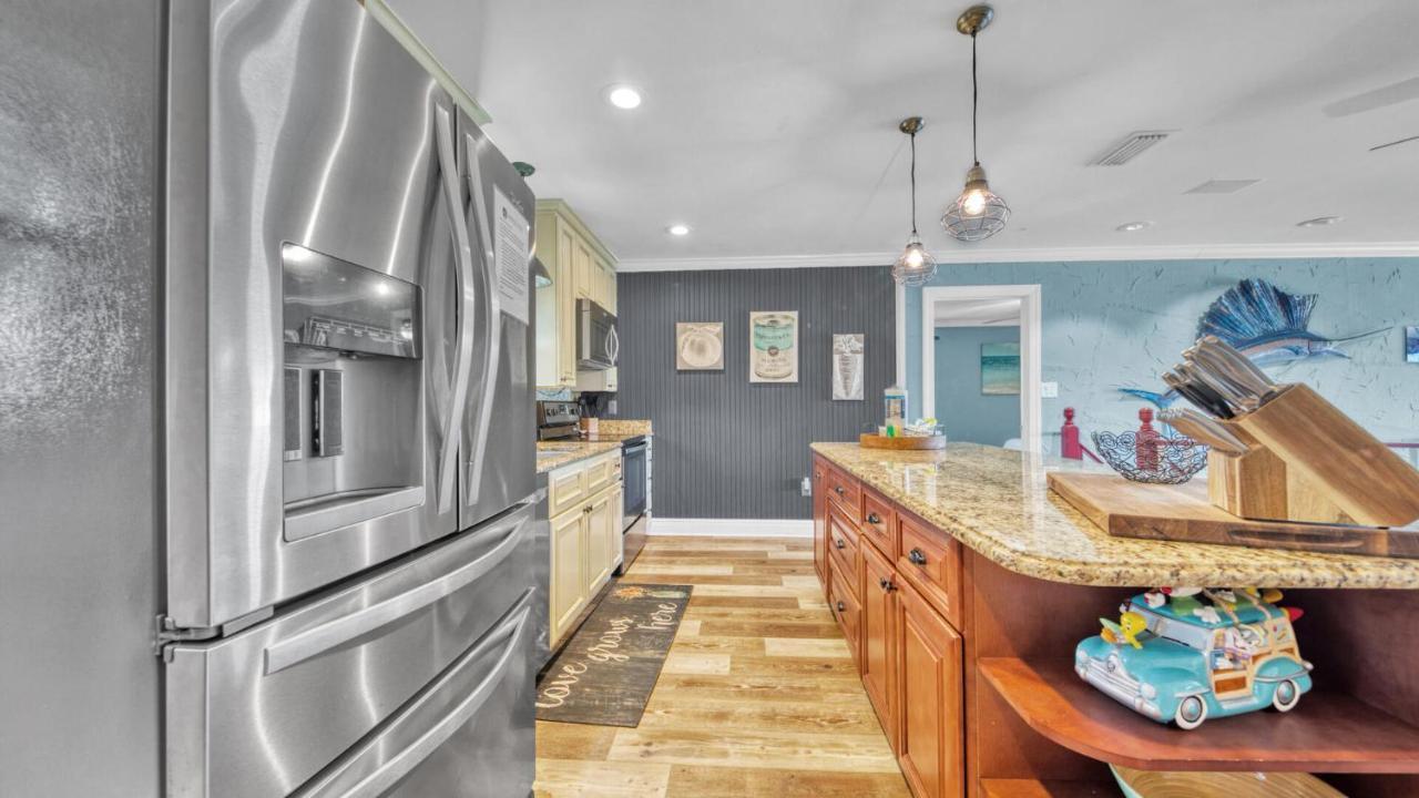 Palm Breeze - Is A 4br With Private Pool And Boat Dock In Destin
