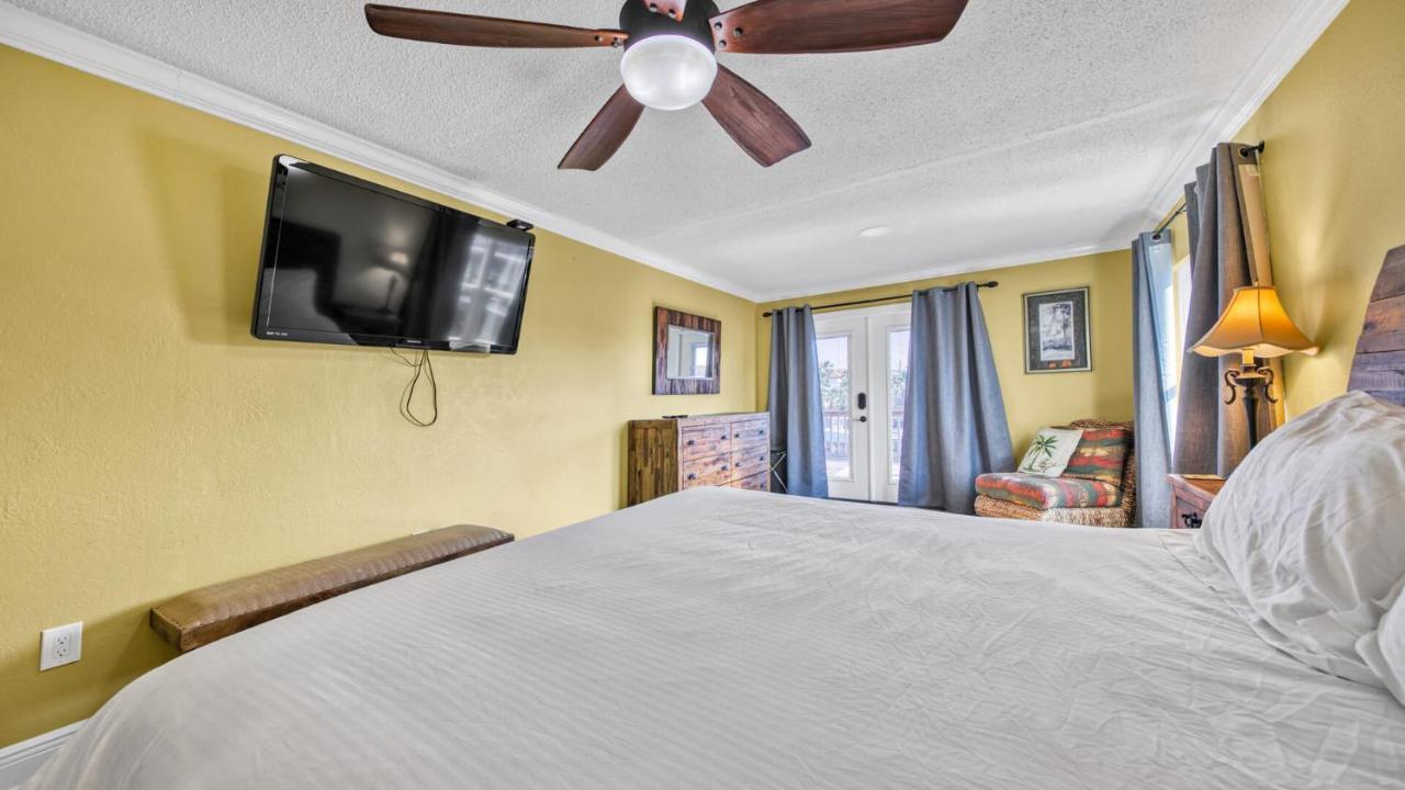 Holiday home Palm Breeze - Is A 4br With Private Pool And Boat Dock In Destin