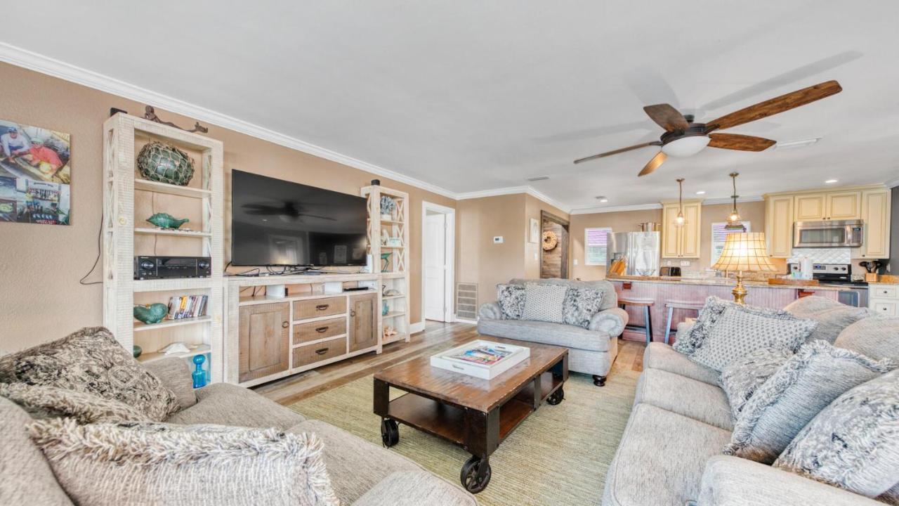 Palm Breeze - Is A 4br With Private Pool And Boat Dock In *
