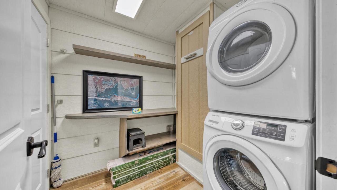 Palm Breeze - Is A 4br With Private Pool And Boat Dock In *