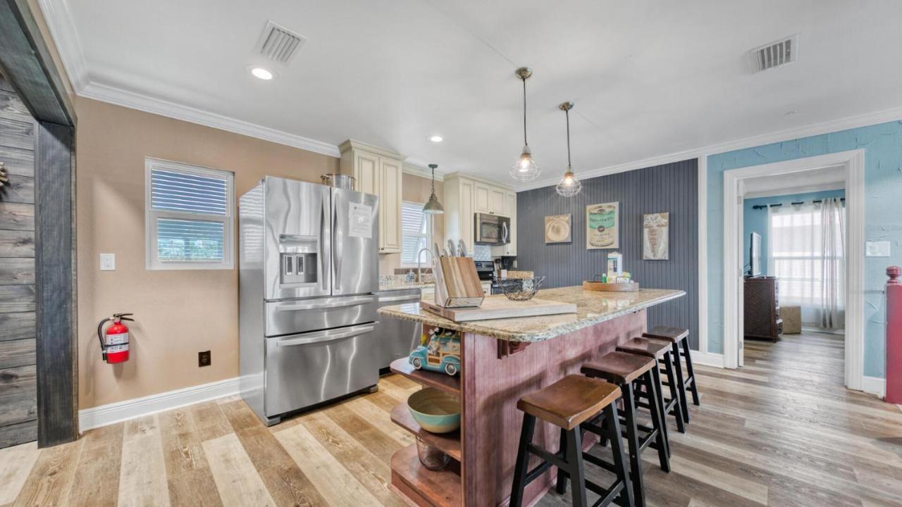 Palm Breeze - Is A 4br With Private Pool And Boat Dock In Holiday home Destin