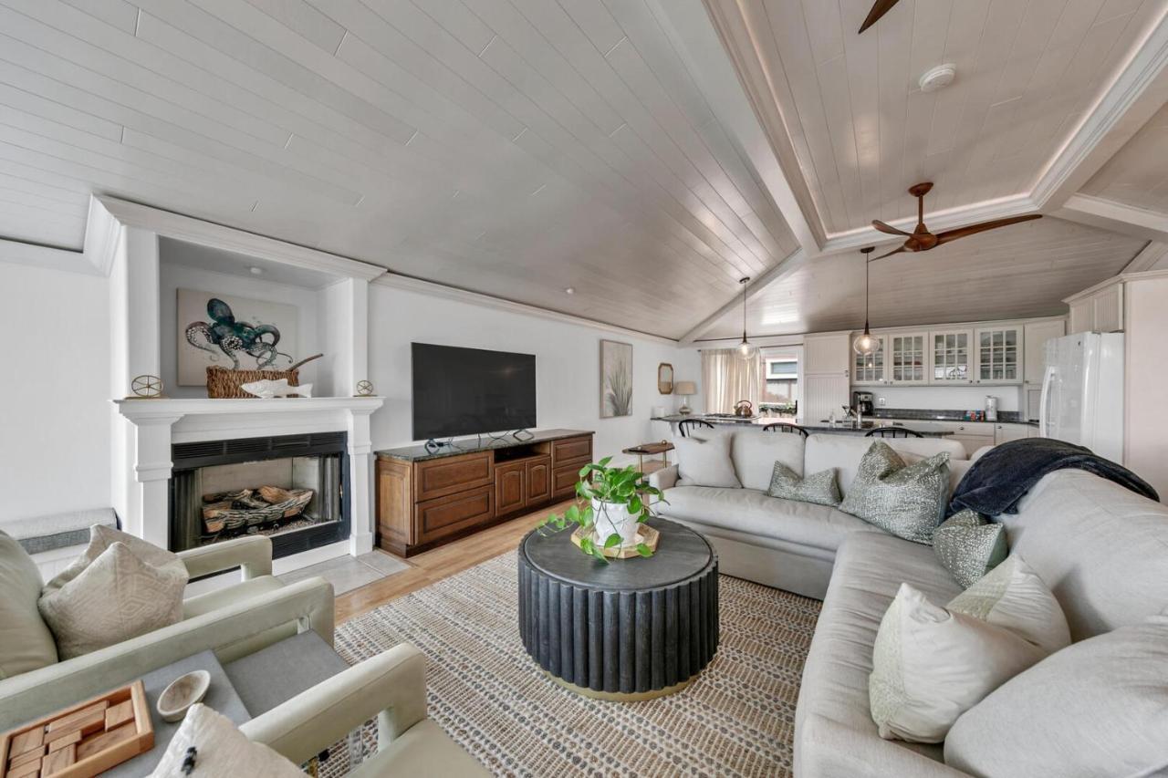 Henderson Haus - Is A Fabulous 3br Townhome In *