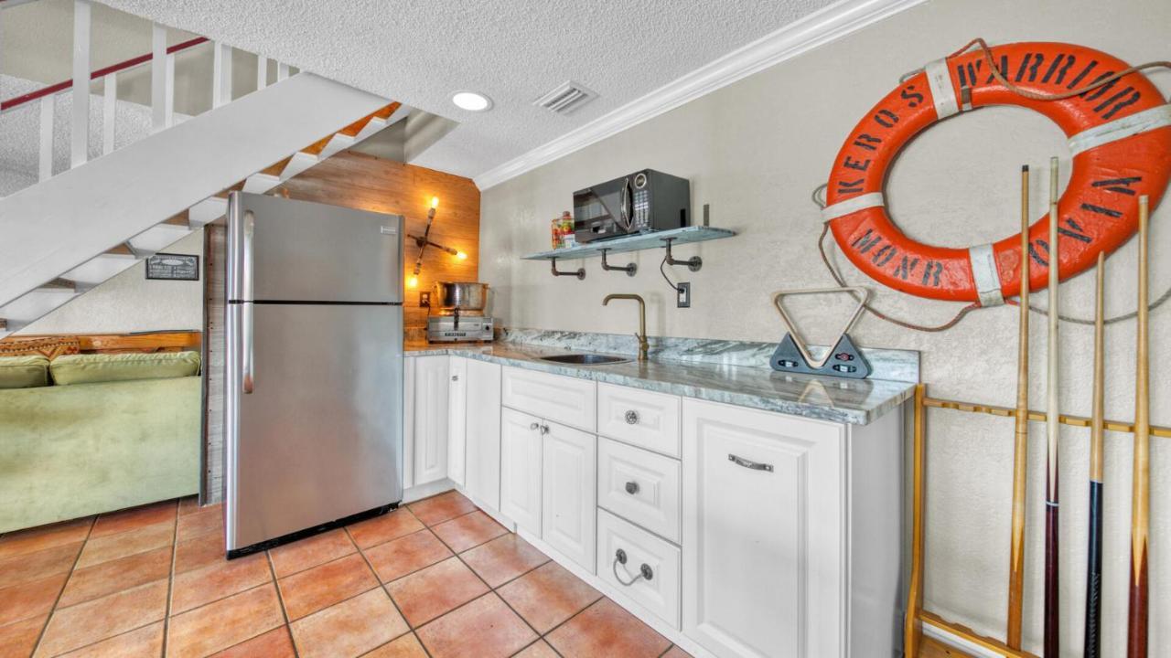 Palm Breeze - Is A 4br With Private Pool And Boat Dock In