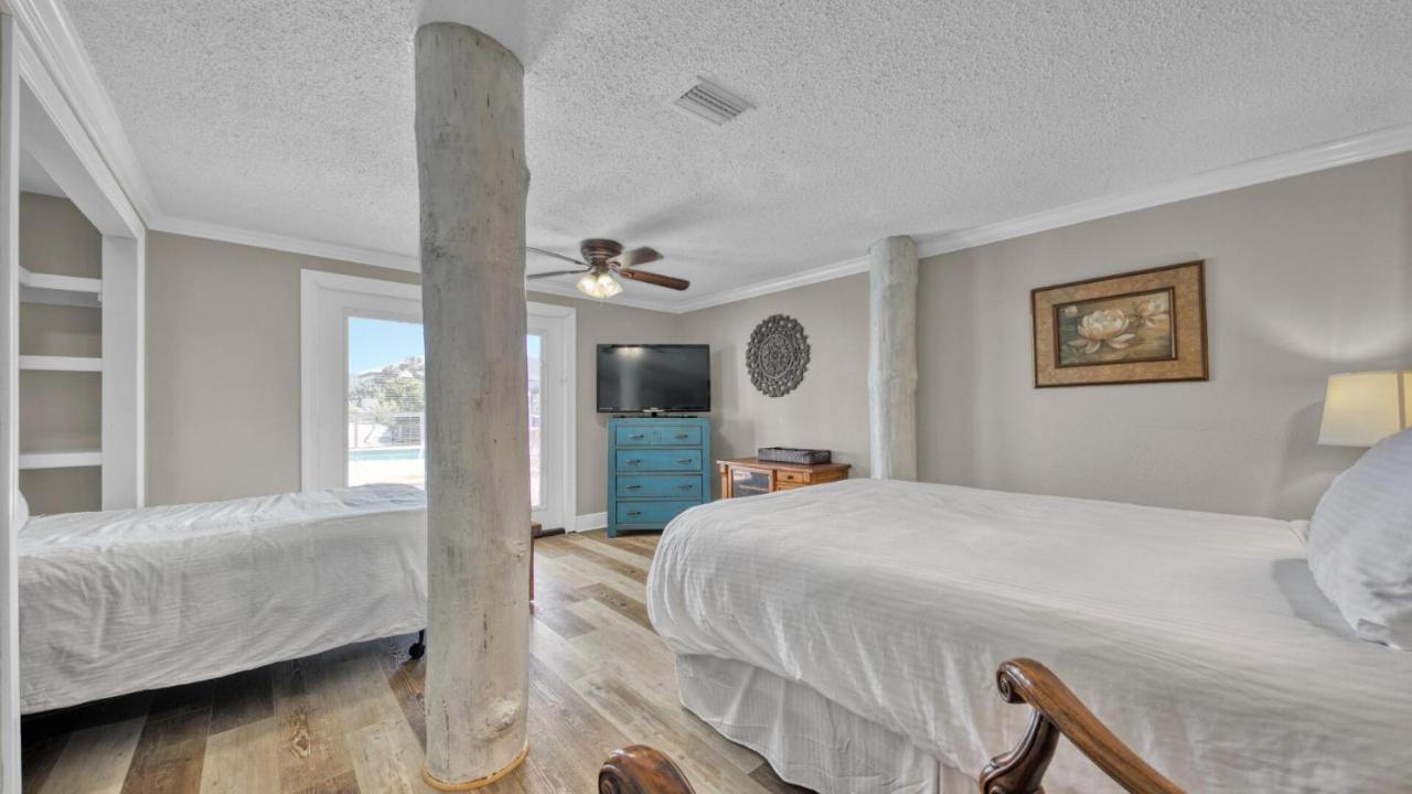 Palm Breeze - Is A 4br With Private Pool And Boat Dock In Destin