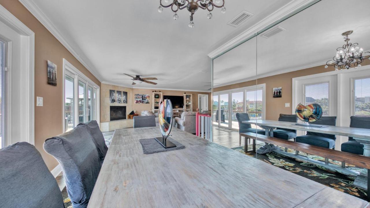 Palm Breeze - Is A 4br With Private Pool And Boat Dock In Holiday home