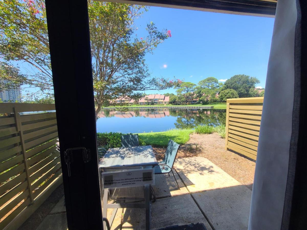 Holiday home Charming 2 Bed 2 Bath Overlooking Horseshoe Lake. Sandestin. *