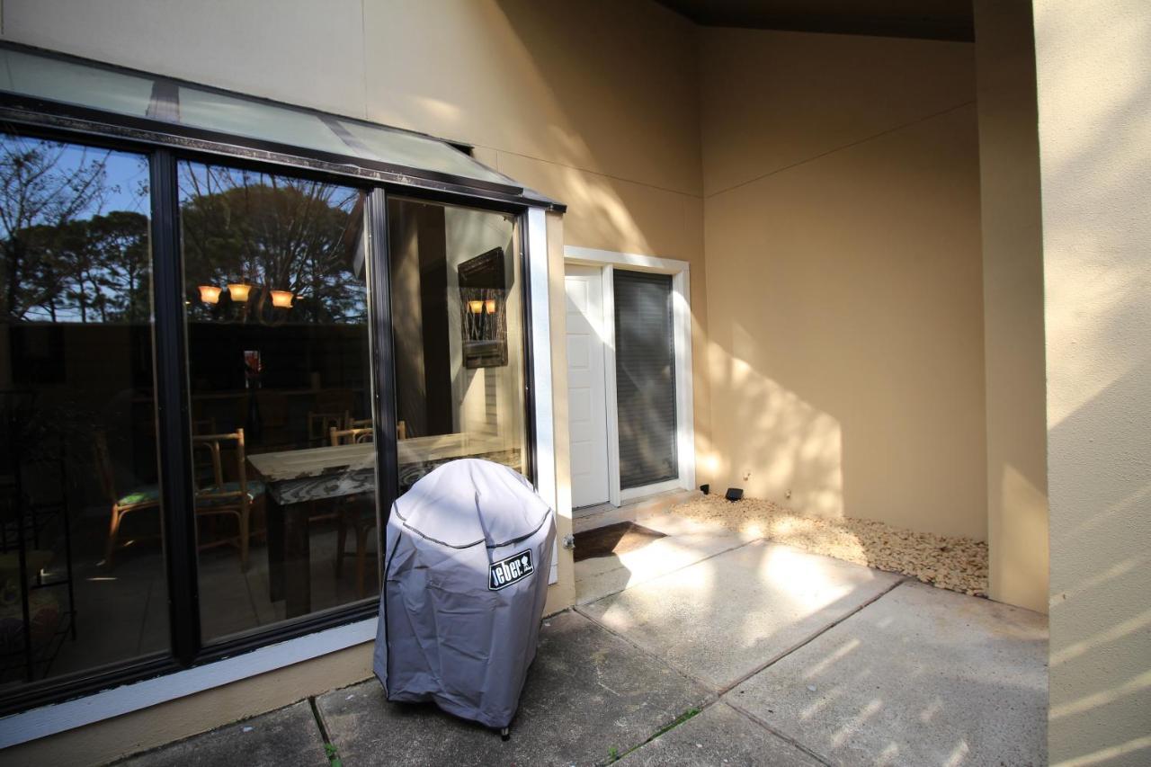 Charming 2 Bed 2 Bath Overlooking Horseshoe Lake. Sandestin. Holiday home