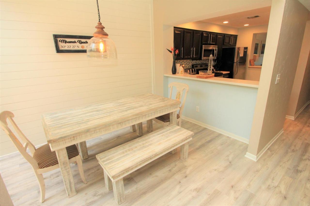 Charming 2 Bed 2 Bath Overlooking Horseshoe Lake. Sandestin. * Destin