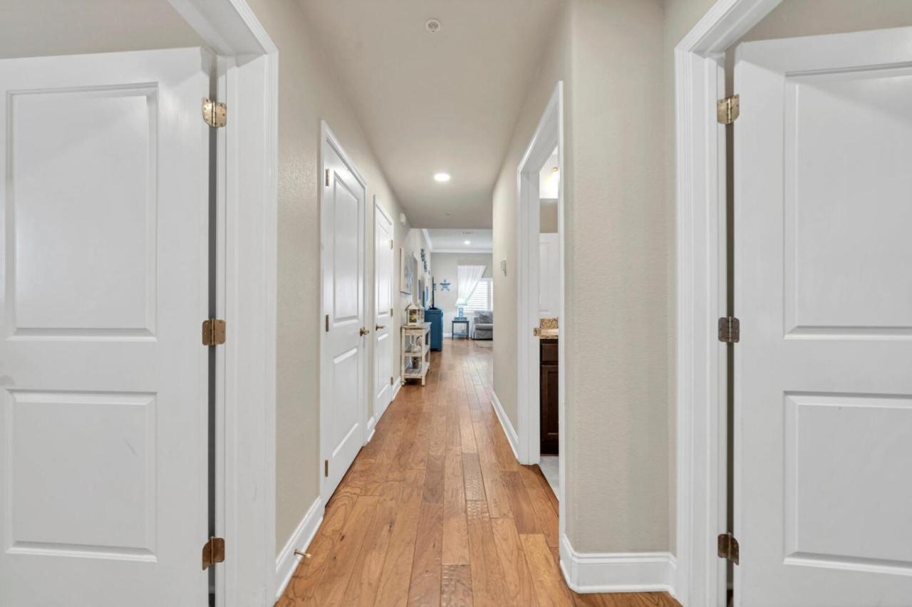Private Patio! Gated Community! Walk To Beach! Alerio C101 Free Activities! Holiday home
