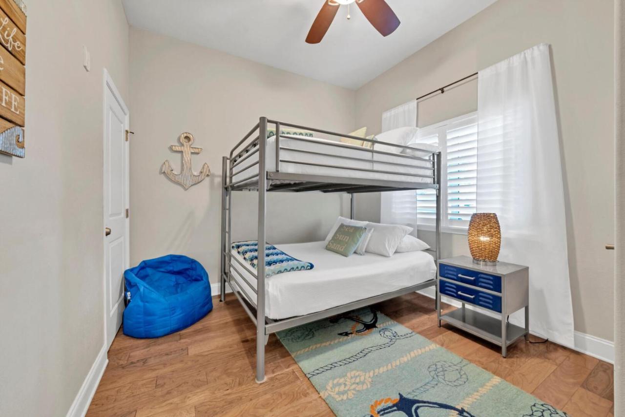 Private Patio! Gated Community! Walk To Beach! Alerio C101 Free Activities! *