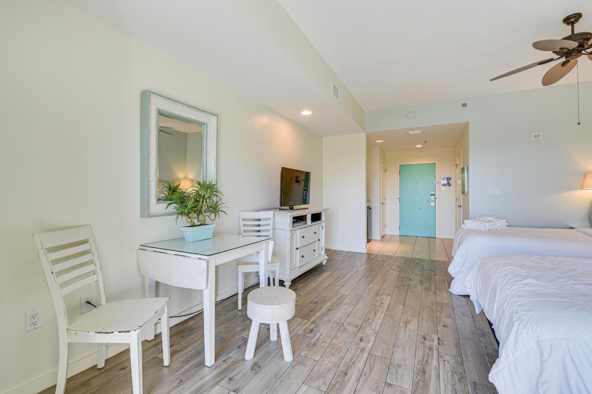 With Pool - Walk To Beach! Destin