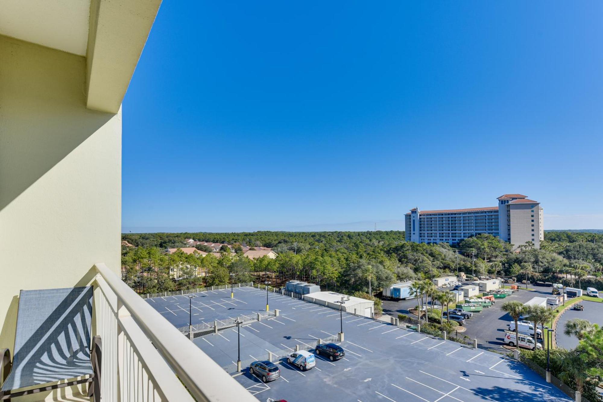 Apartment With Pool - Walk To Beach!