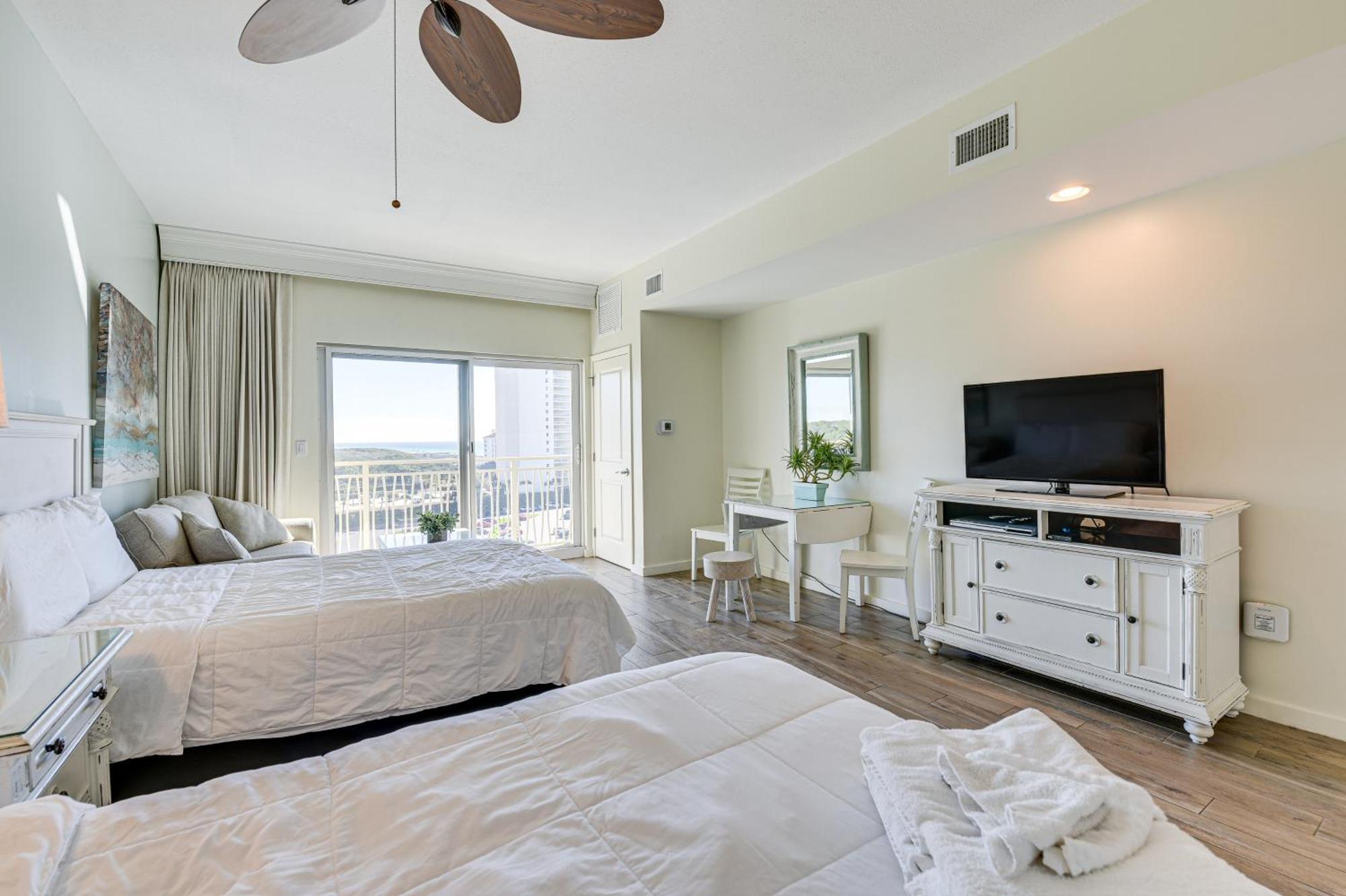 With Pool - Walk To Beach! Destin