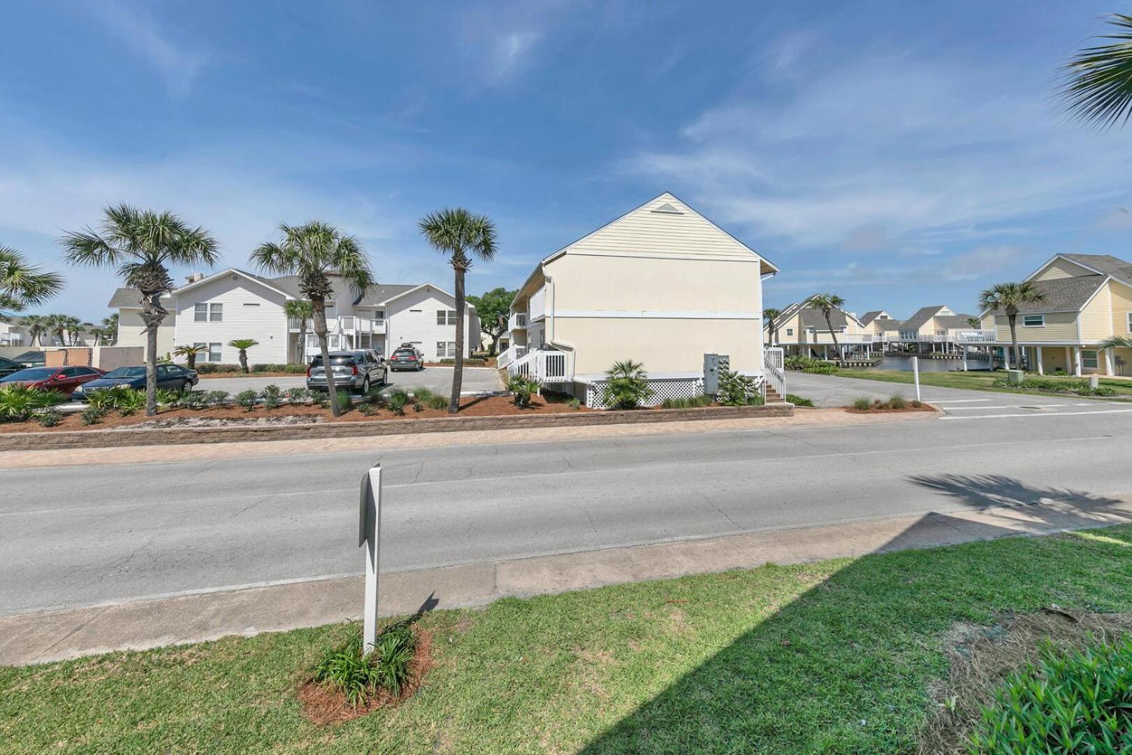 Newly Remodeled In Sandpiper Cove Now With Free Service And Pet Friendly *