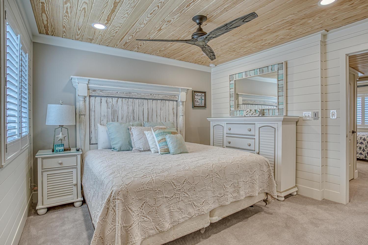 Southbay 101 Completely Remodeled 3 Bedroom Townhome Only 30 Yards From The Holiday home *
