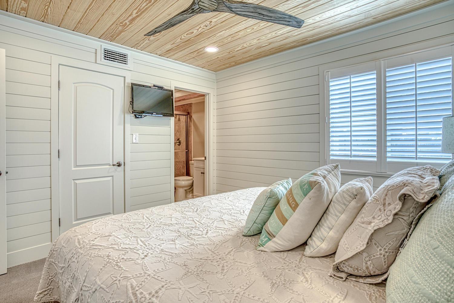 Southbay 101 Completely Remodeled 3 Bedroom Townhome Only 30 Yards From The Holiday home