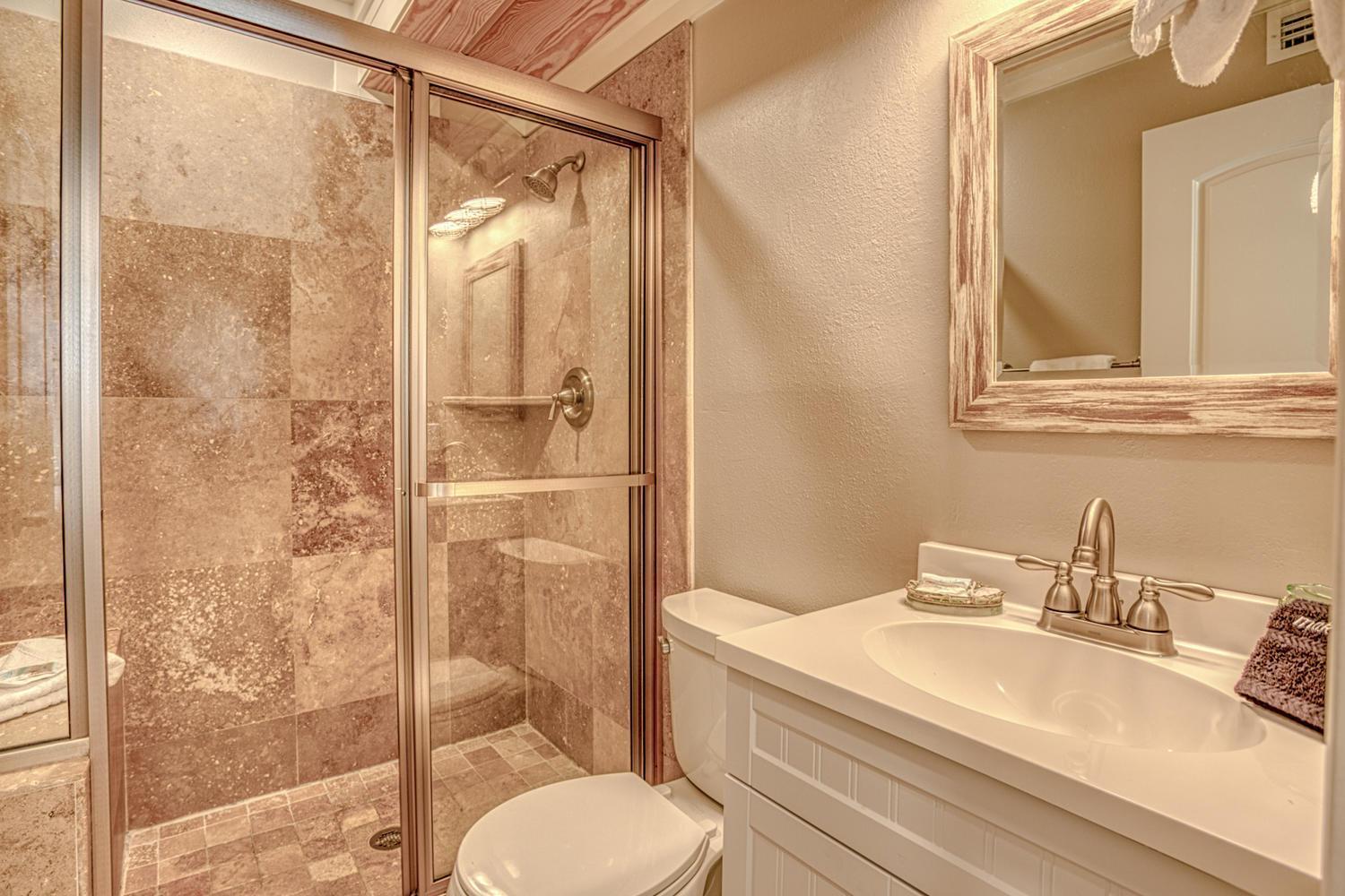 Southbay 101 Completely Remodeled 3 Bedroom Townhome Only 30 Yards From The Holiday home *