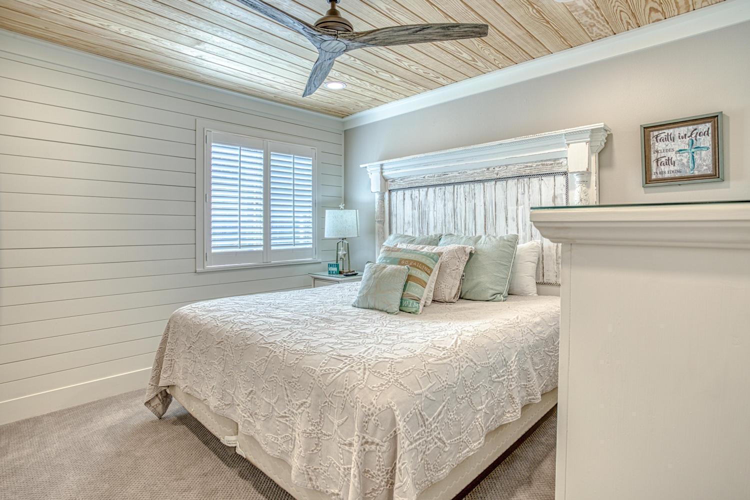Southbay 101 Completely Remodeled 3 Bedroom Townhome Only 30 Yards From The Holiday home *