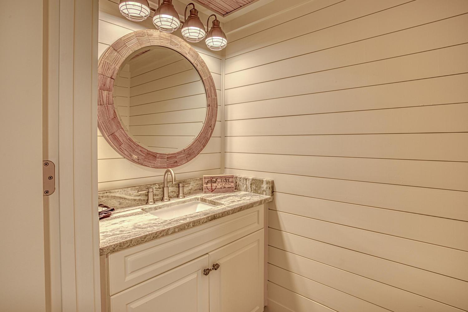 Southbay 101 Completely Remodeled 3 Bedroom Townhome Only 30 Yards From The Holiday home