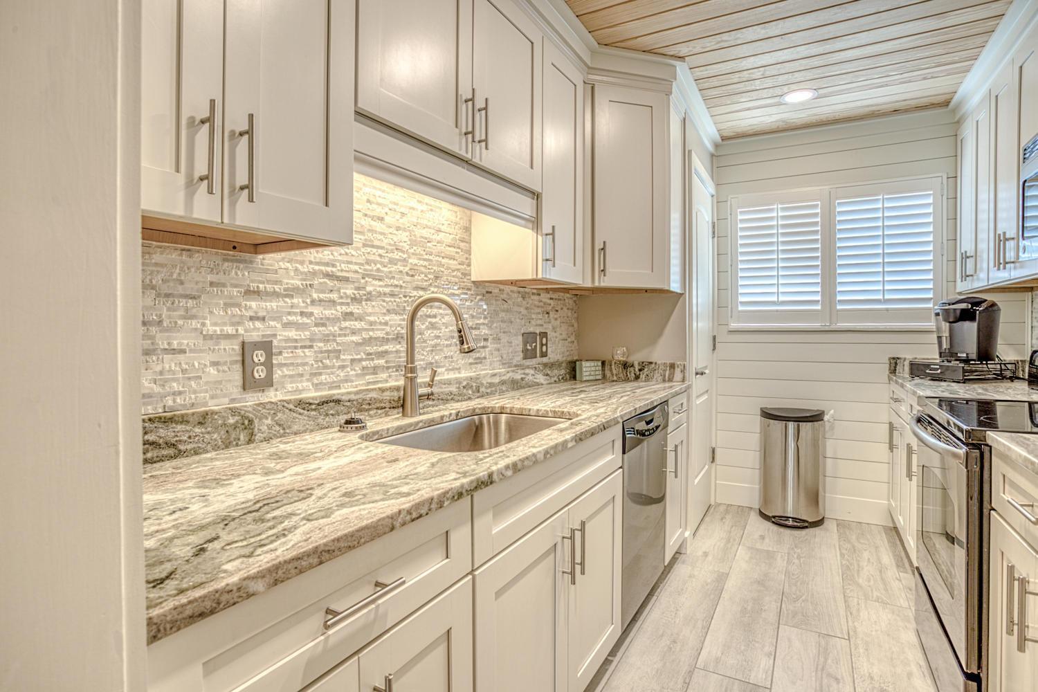 Southbay 101 Completely Remodeled 3 Bedroom Townhome Only 30 Yards From The Holiday home