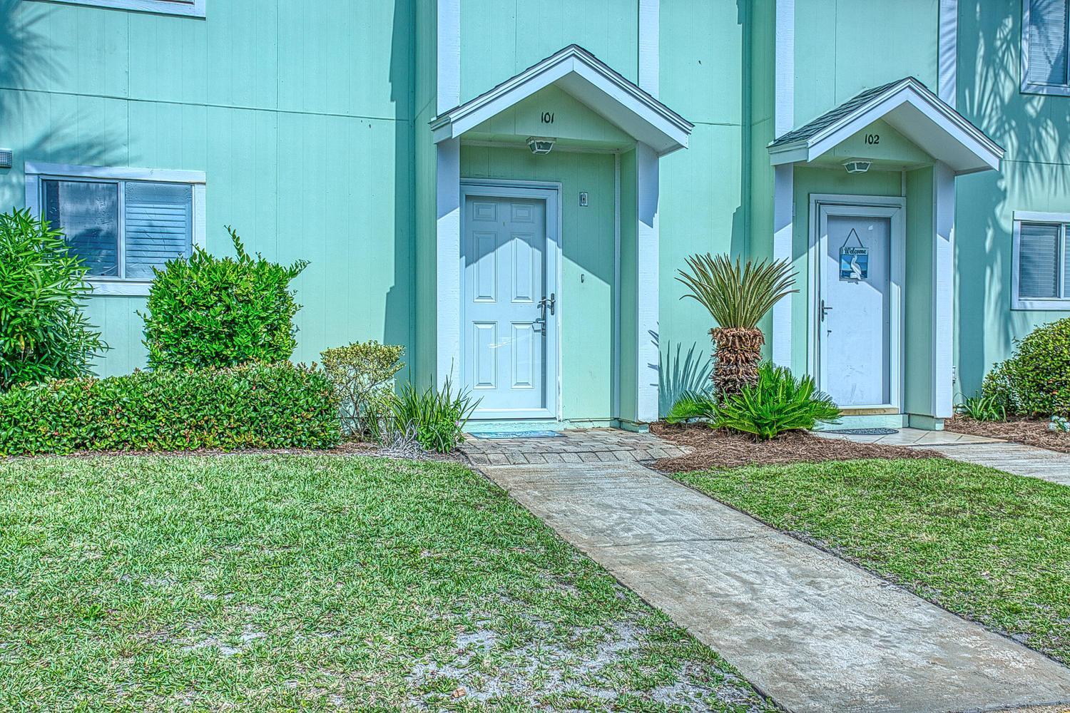 Southbay 101 Completely Remodeled 3 Bedroom Townhome Only 30 Yards From The *