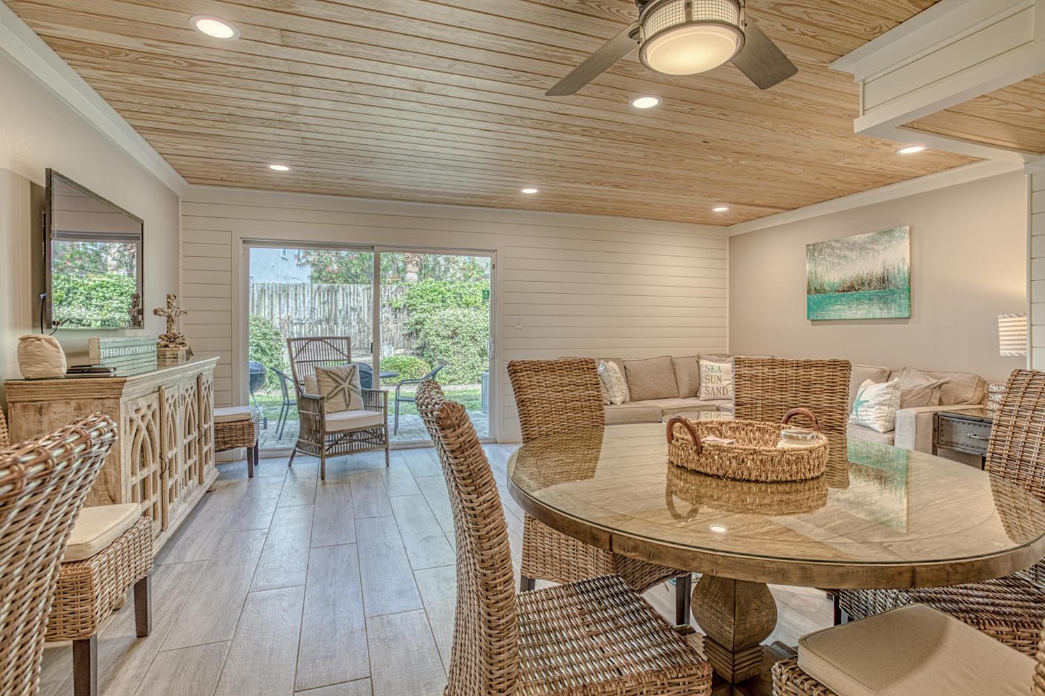 Southbay 101 Completely Remodeled 3 Bedroom Townhome Only 30 Yards From The Holiday home Destin
