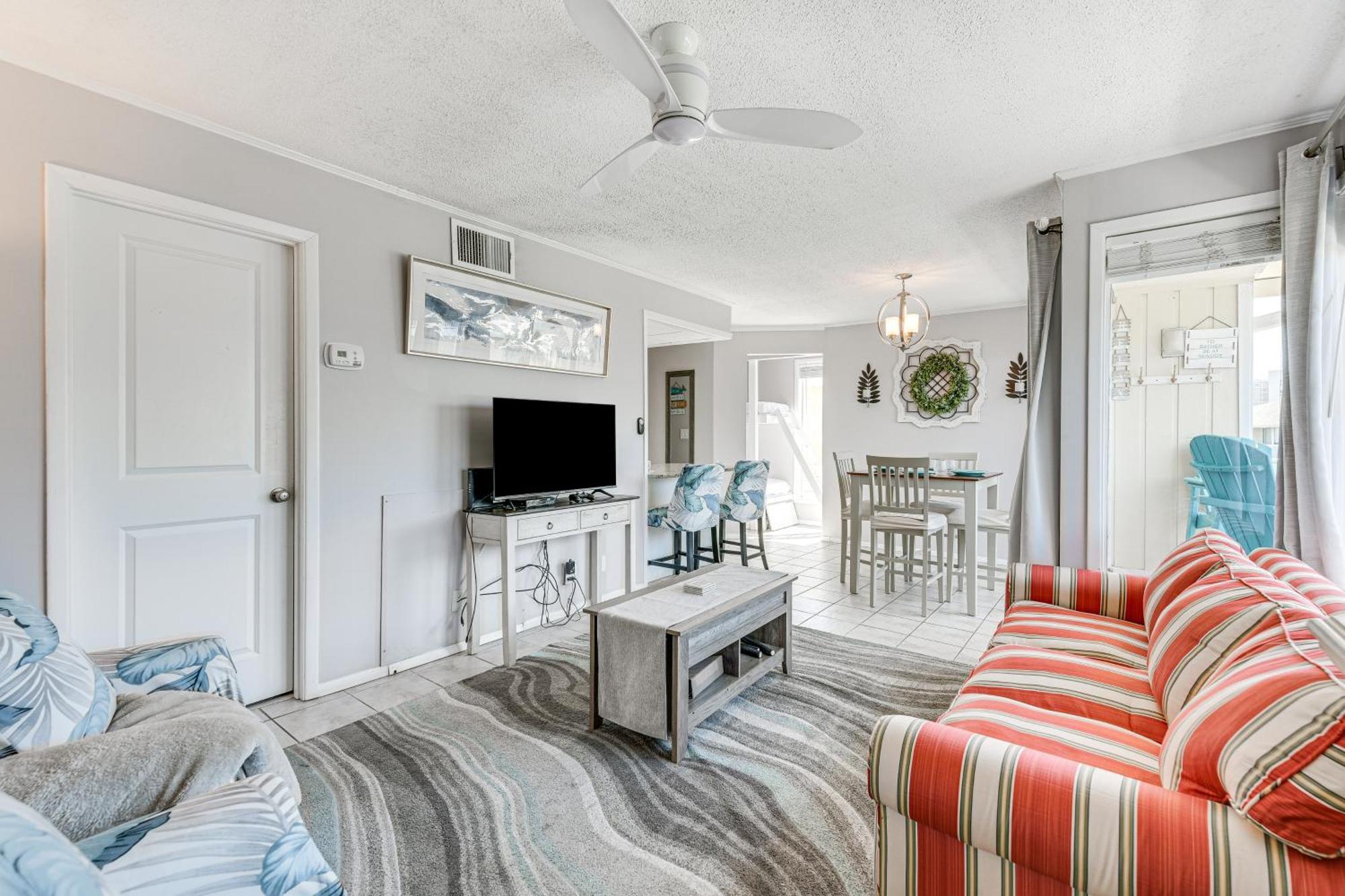 Canalfront With Pool - Walk To Beach!