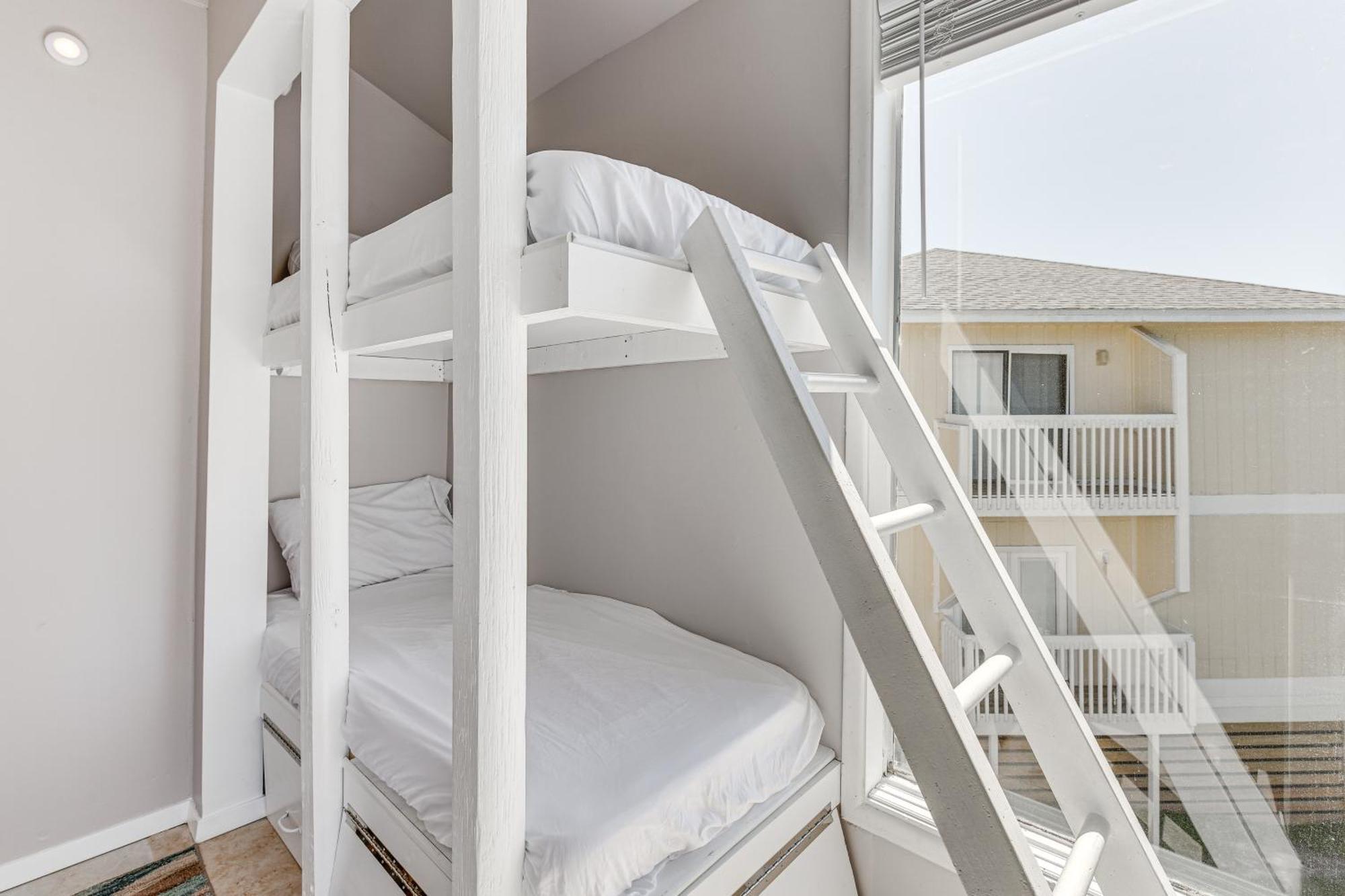 Canalfront With Pool - Walk To Beach! Destin