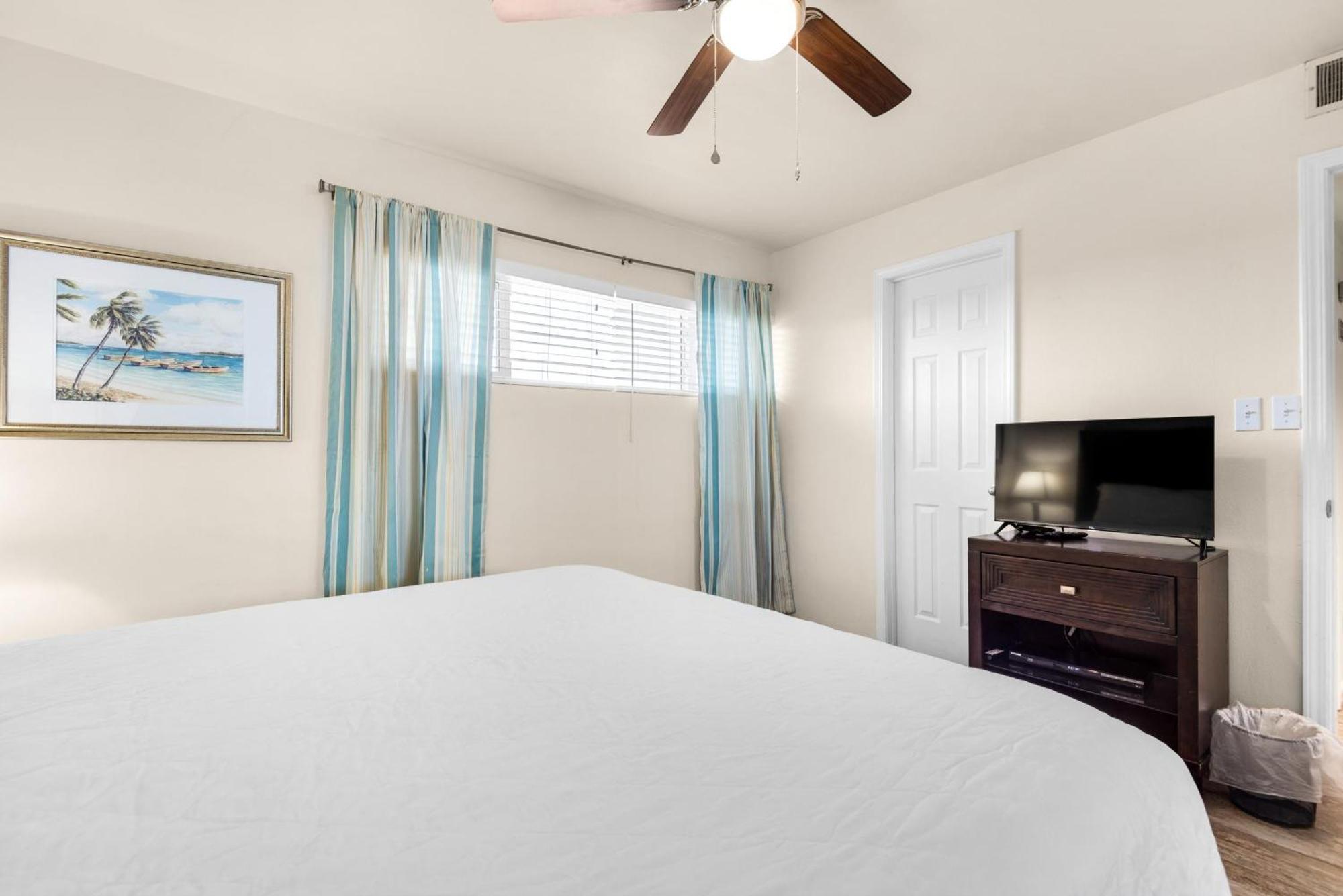 Holiday Surf And Racquet Club 707 Apartment