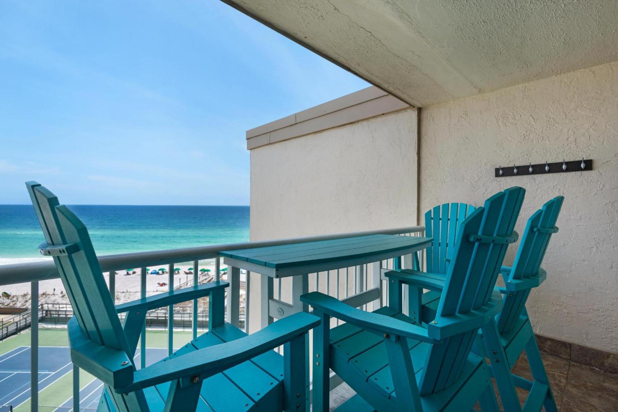 Holiday Surf And Racquet Club 707