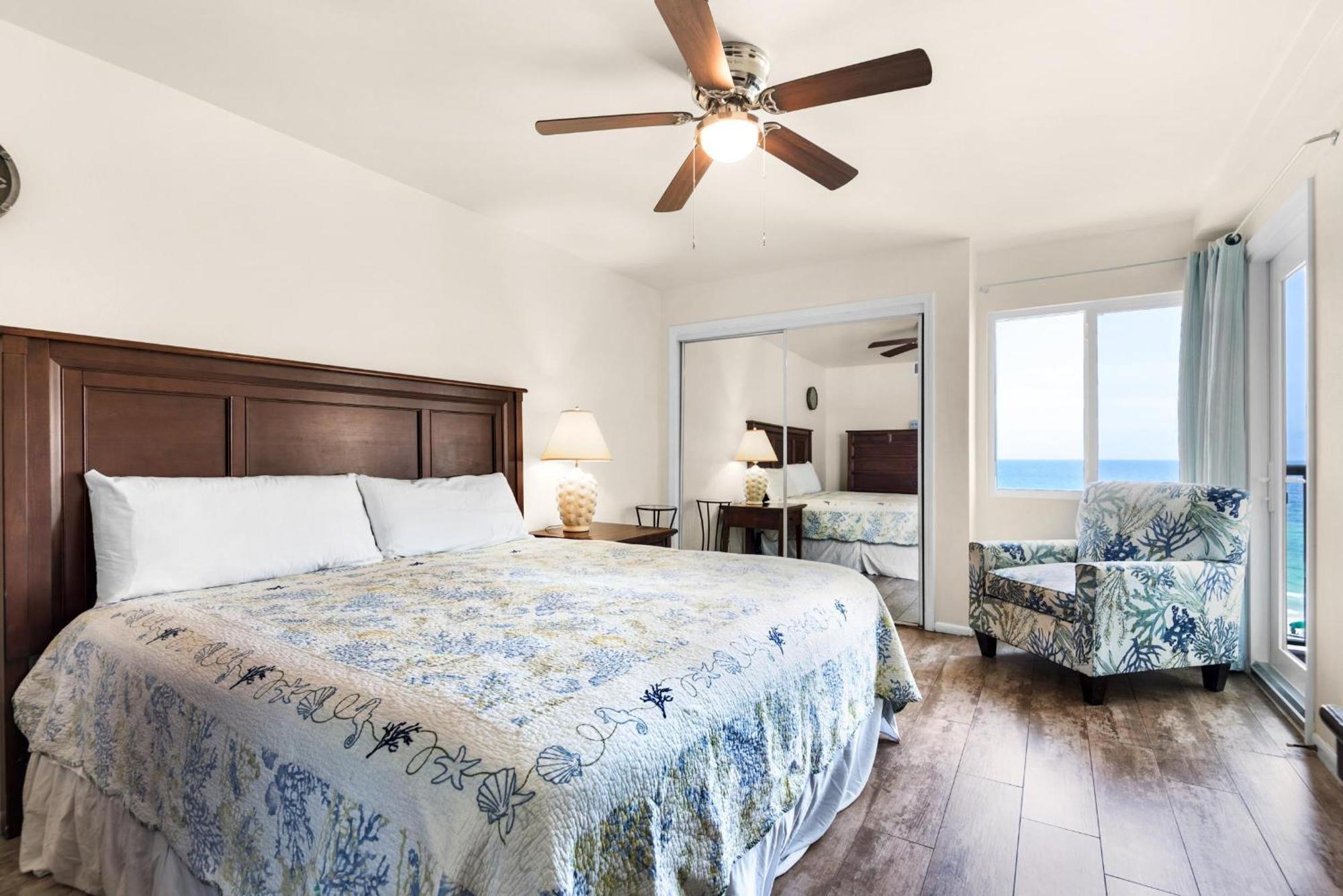 Holiday Surf And Racquet Club 707 *