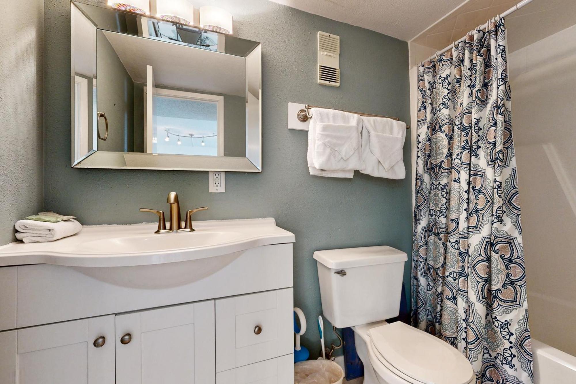 Apartment Dolphin Point #406a *