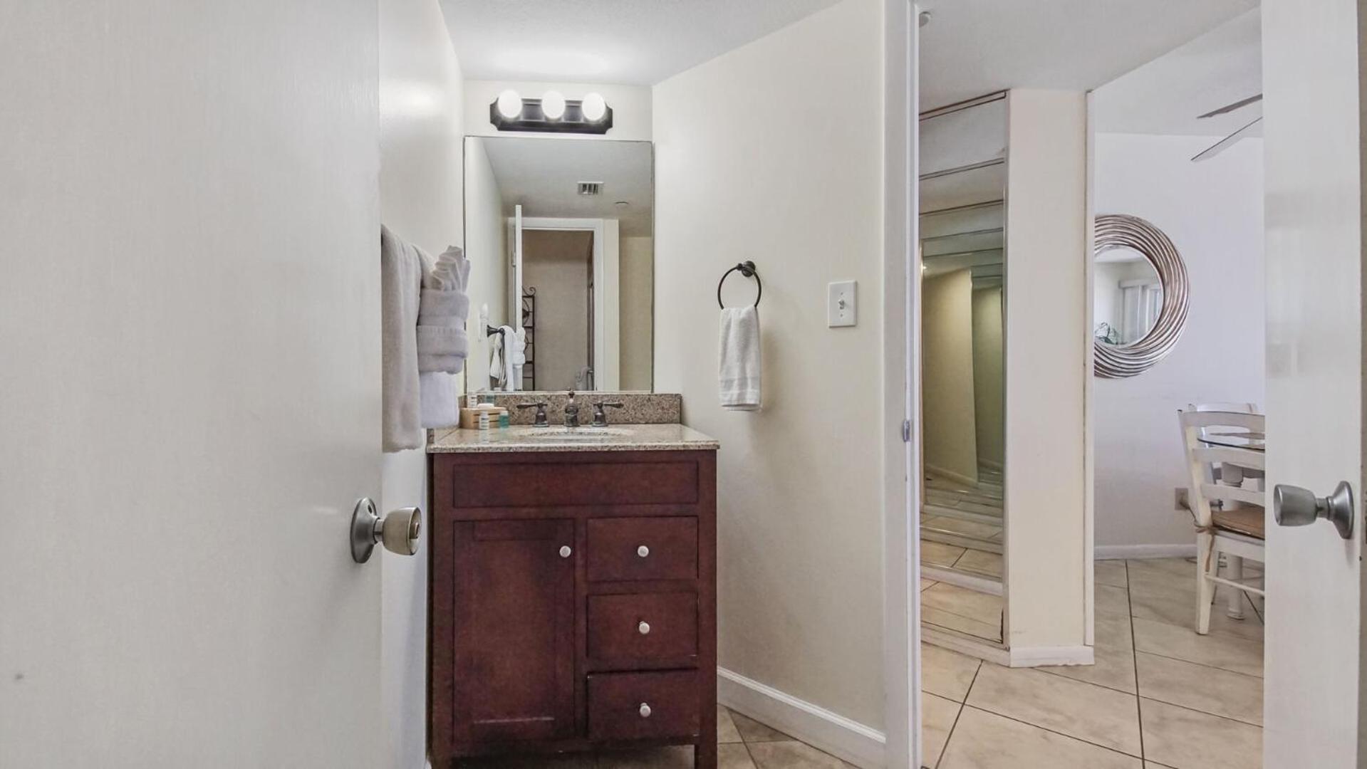 Club 206 Gulf Oceanfront, King Bed, Private Apartment *