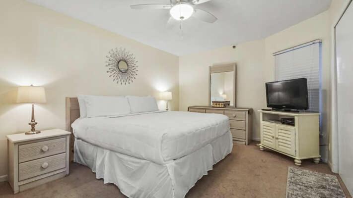 Club 206 Gulf Oceanfront, King Bed, Private Apartment *