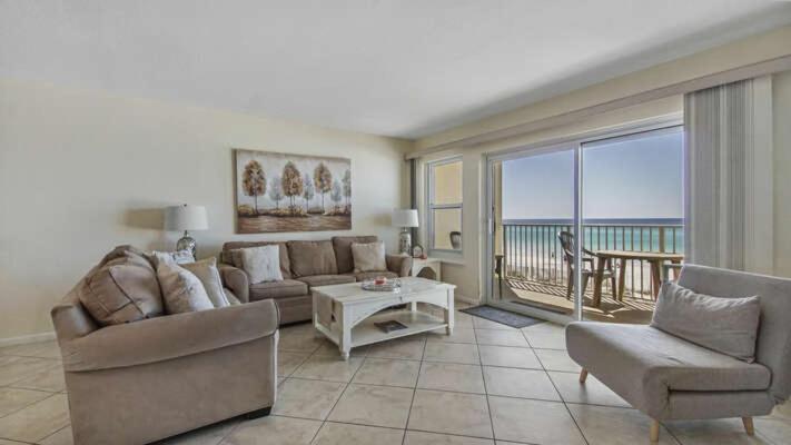 Apartment Club 206 Gulf Oceanfront, King Bed, Private *