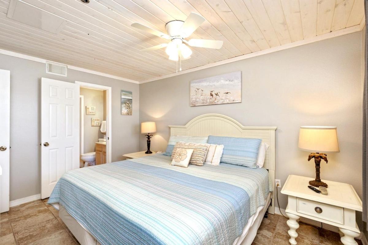 Holiday home Deja View Beachfront Sunrise Svc Included Destin