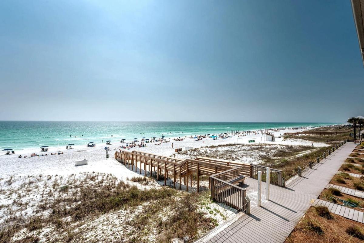 Deja View Beachfront Sunrise Svc Included Holiday home *