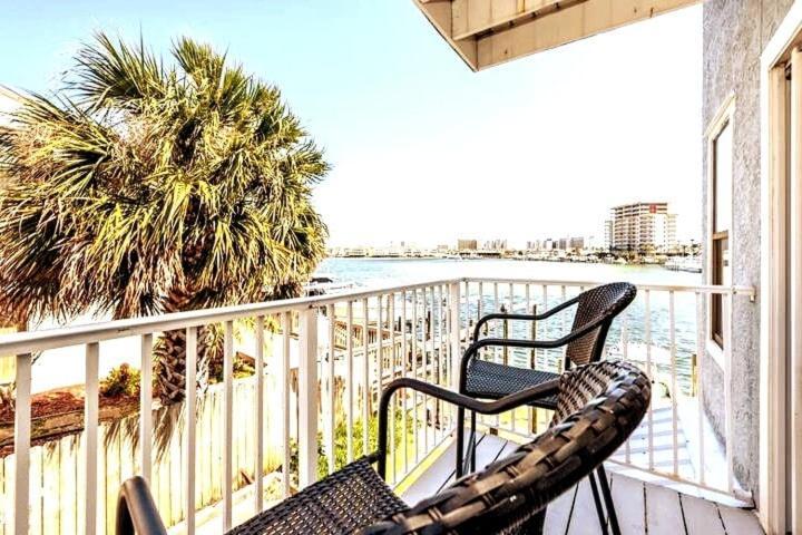 Sea-renity 4 Waterfront Balconies Gated Holiday home *