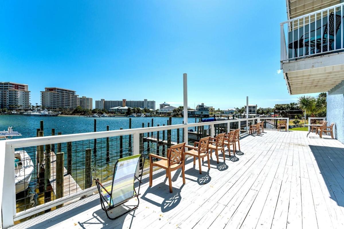 Sea-renity 4 Waterfront Balconies Gated Holiday home