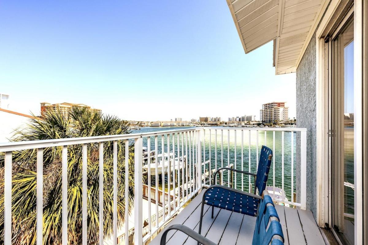 Sea-renity 4 Waterfront Balconies Gated Holiday home