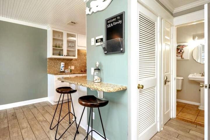 Holiday home Sea-renity 4 Waterfront Balconies Gated