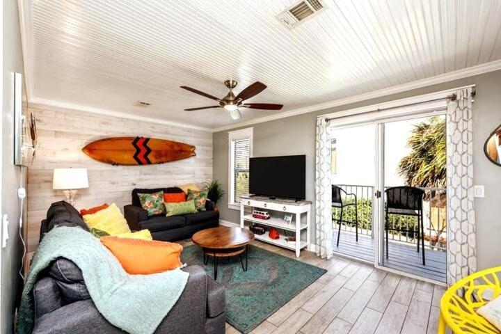 Sea-renity 4 Waterfront Balconies Gated *