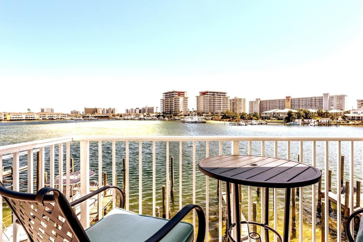 Holiday home Sea-renity 4 Waterfront Balconies Gated