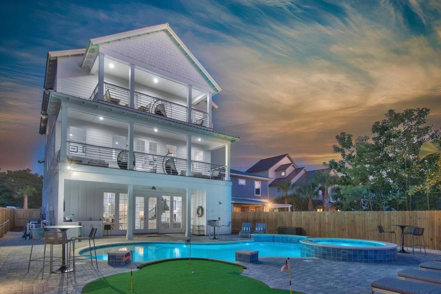 Holiday home Luxury 8br House With Pool, Spa, Golf Putting *