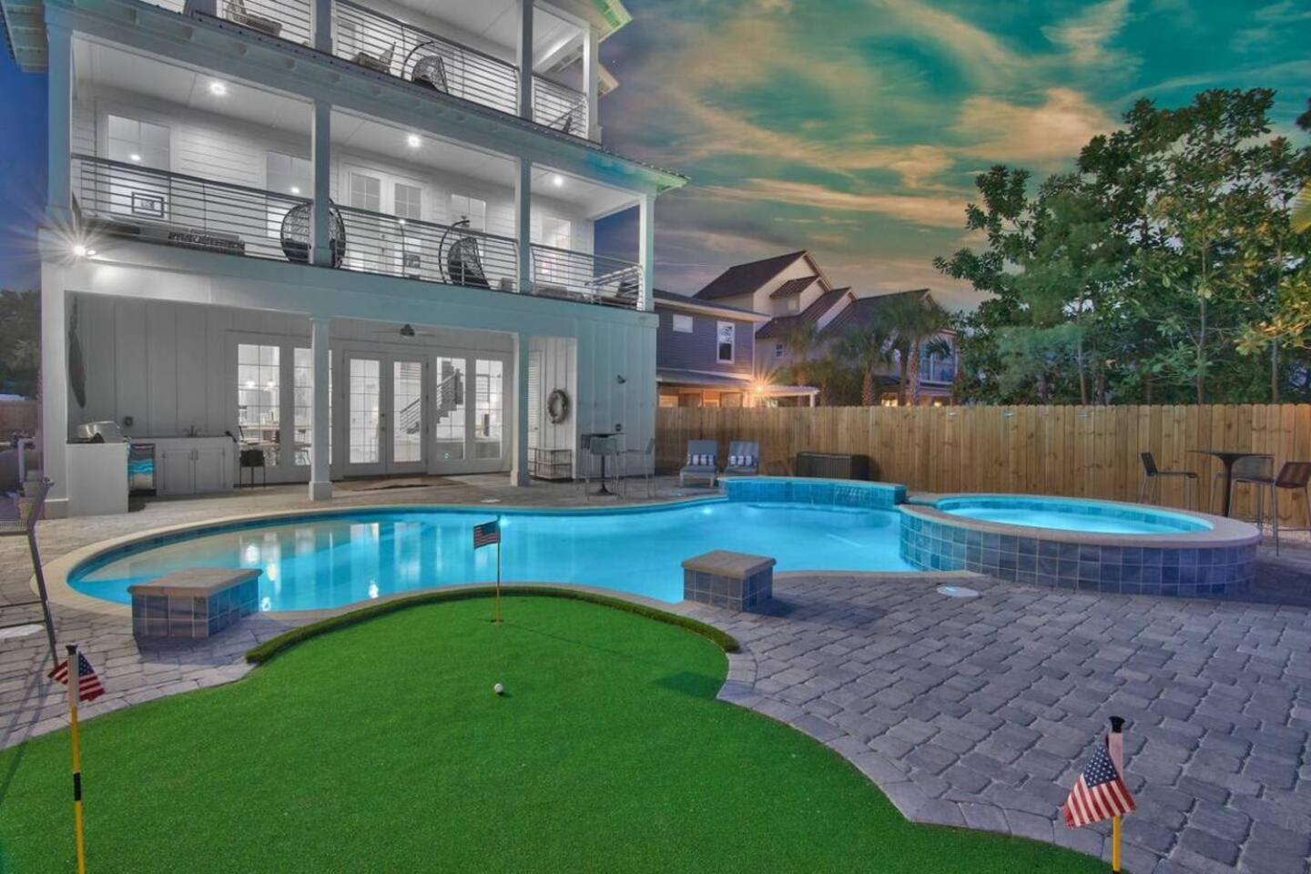 Luxury 8br House With Pool, Spa, Golf Putting Holiday home
