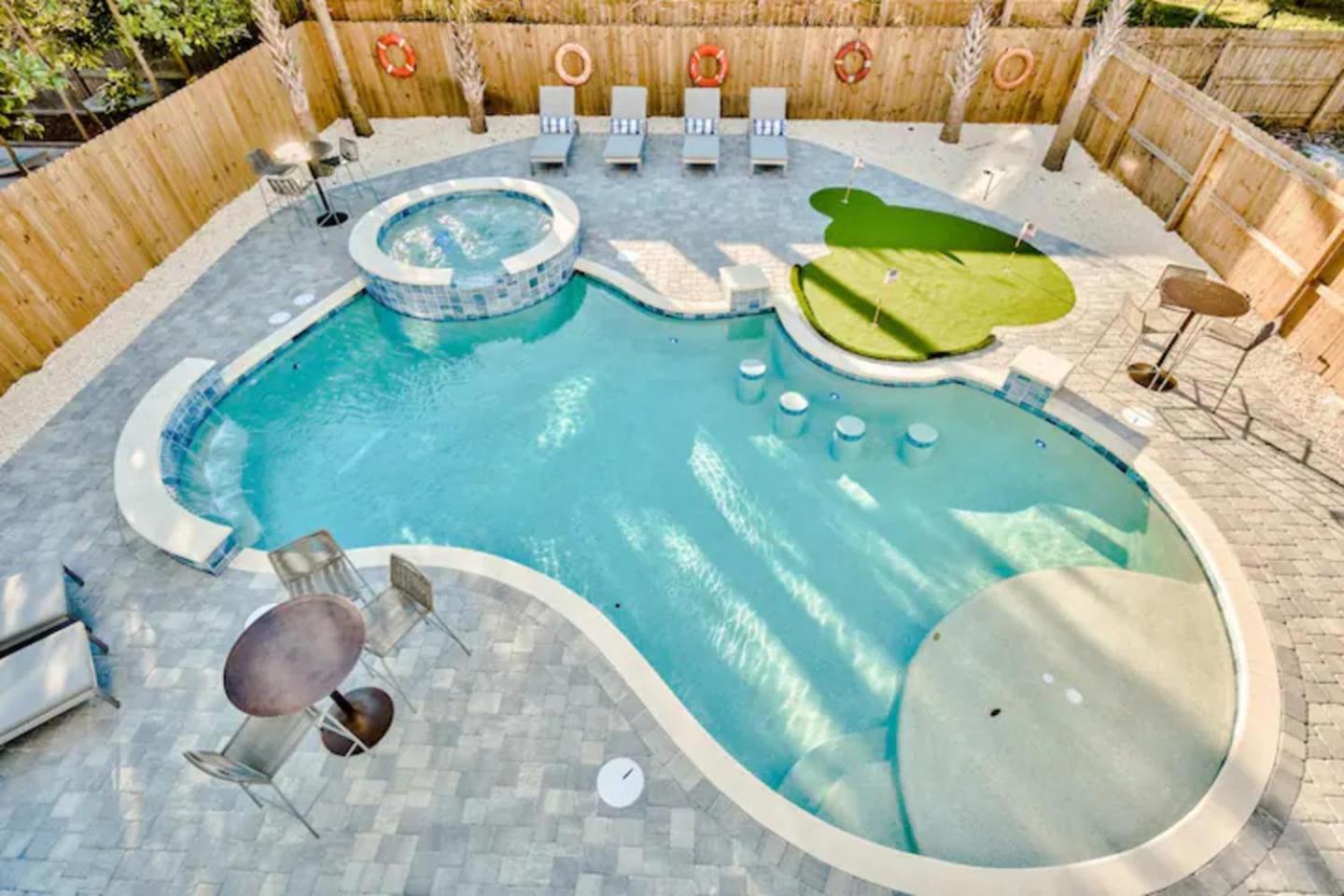 Luxury 8br House With Pool, Spa, Golf Putting Holiday home *