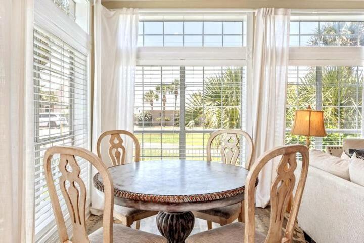The View Golf Cart & Pool Heat Deals Hottub Holiday home Destin
