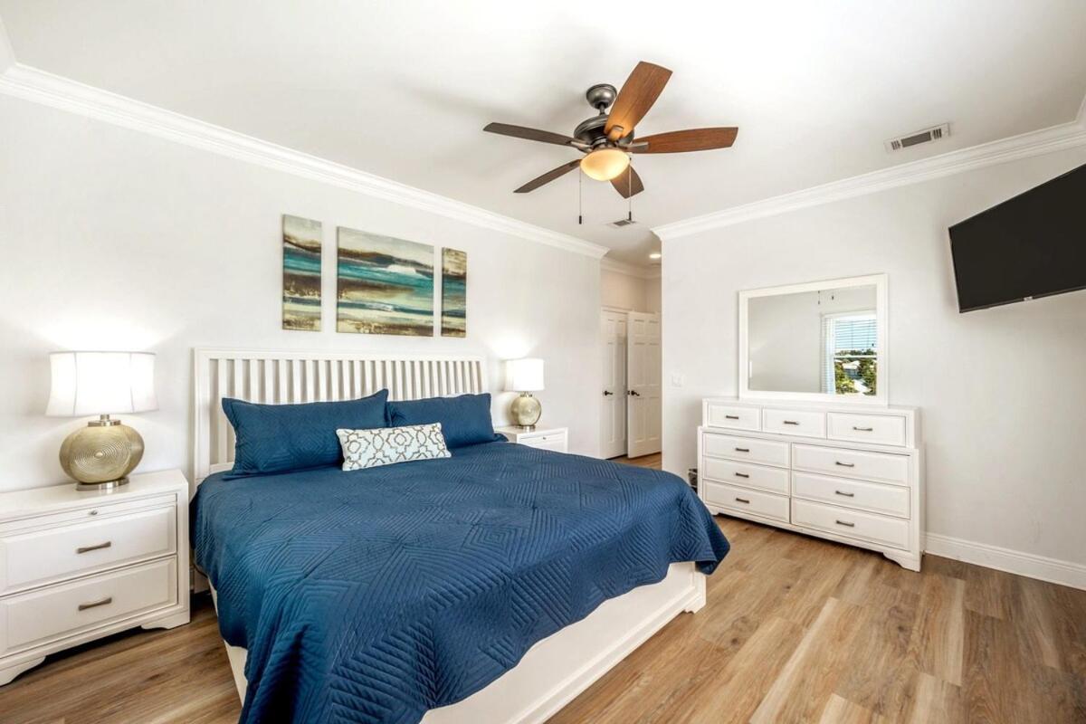 Holiday home Sunbelievable Heated Pool N Golf Cart Deals