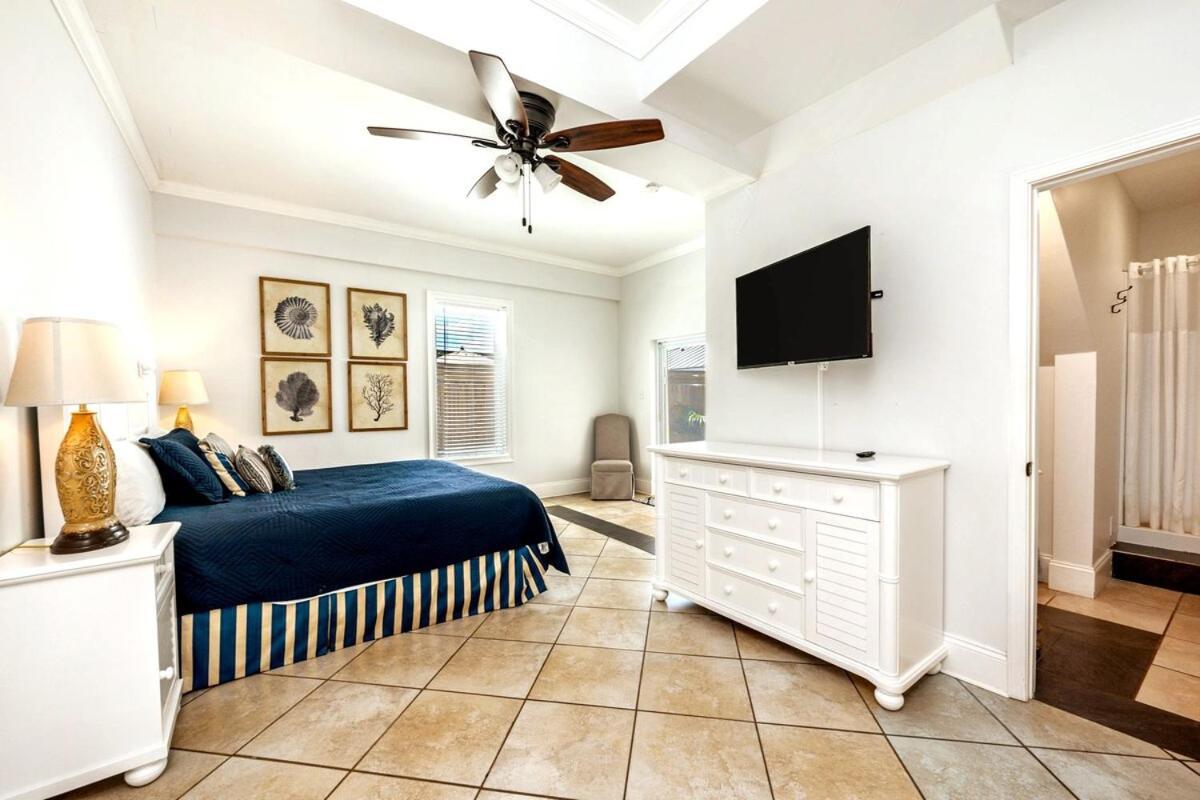 Holiday home Sunbelievable Heated Pool N Golf Cart Deals