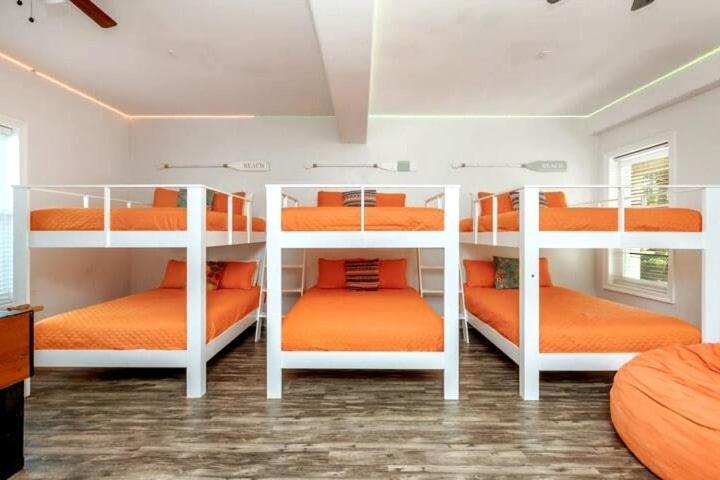 Holiday home Sunbelievable Heated Pool N Golf Cart Deals